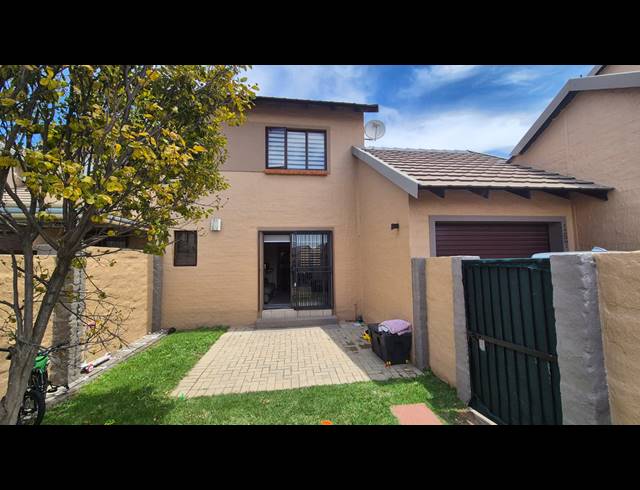 2 BEDROOM TOWNHOUSE FOR SALE IN NOORDWYK